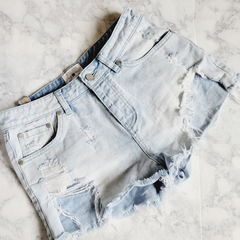 Insight distressed denim shorts size 4